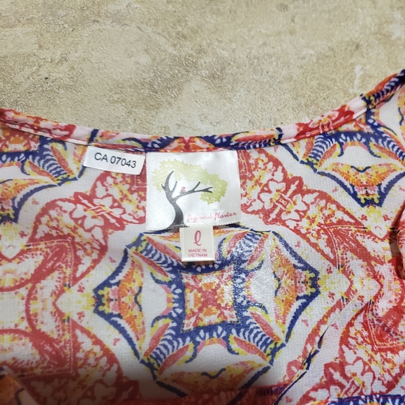 Fig and Flower Patterned Lightweight Tunic Size Large - Picture 3 of 11